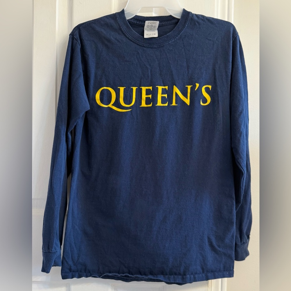 Queen’s University Long Sleeve Tee Shirt Size Small